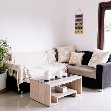 Villa Uhaina Amed Екстериор снимка