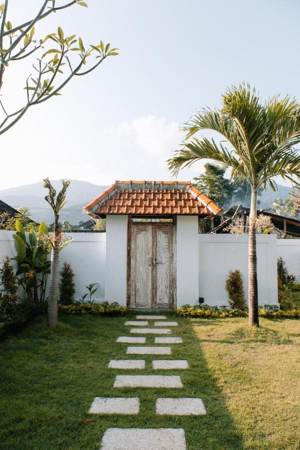Villa Uhaina Amed Екстериор снимка